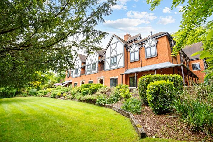 2 Bedroom Flat For Sale In Pilgrims Way, Westerham, TN16