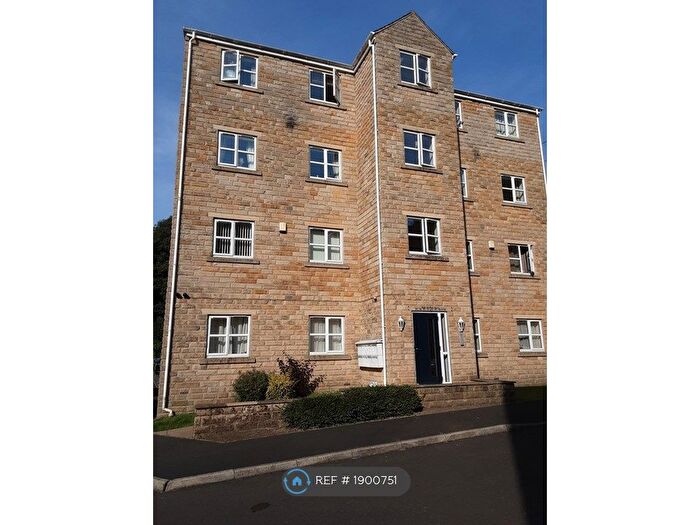 2 Bedroom Flat To Rent In Mill Stream Drive, Luddendenfoot, Halifax, HX2