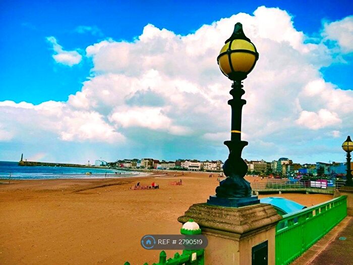 2 Bedroom Flat To Rent In Next To Margate Beach, Margate, CT9