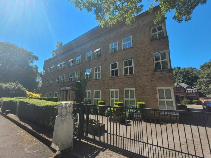 2 Bedroom Flat To Rent In Alexandra Road South, Manchester, Greater Manchester, M16