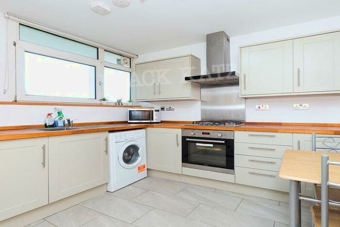 4 Bedroom Flat To Rent In Rowstock Gardens, N7