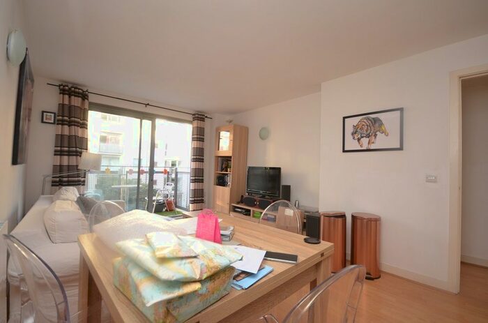 2 Bedroom Flat To Rent In Deals Gateway, London, SE13