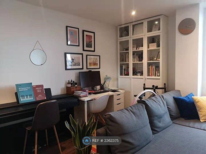 1 Bedroom Flat To Rent In Churchill Place, Basingstoke, RG21