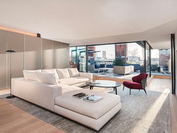 3 Bedroom Flat To Rent In Wellington Street, Covent Garden, WC2E