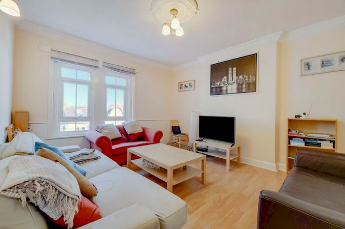 3 Bedroom Apartment To Rent In Ouseley Road, London, SW12