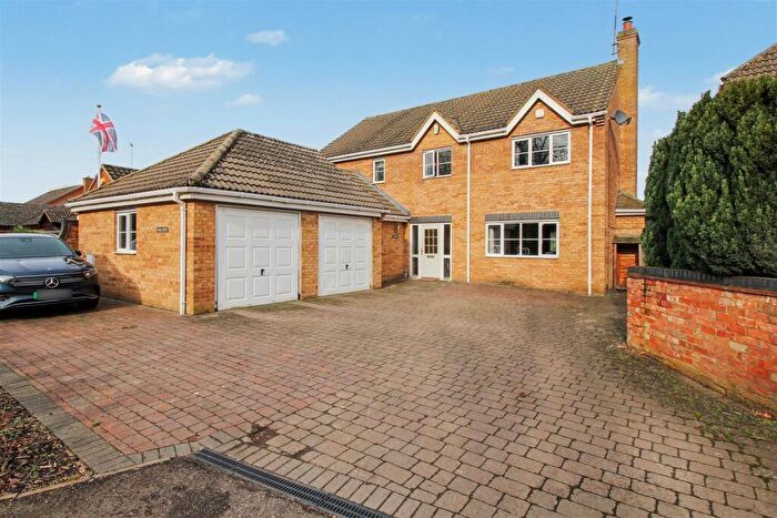 4 Bedroom Detached House For Sale In Long View, Clopton, NN14