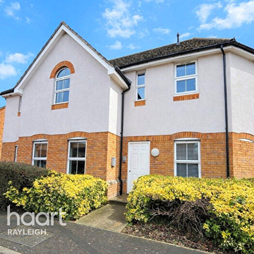 2 Bedroom Flat To Rent In Smollett Place, Wickford, SS12