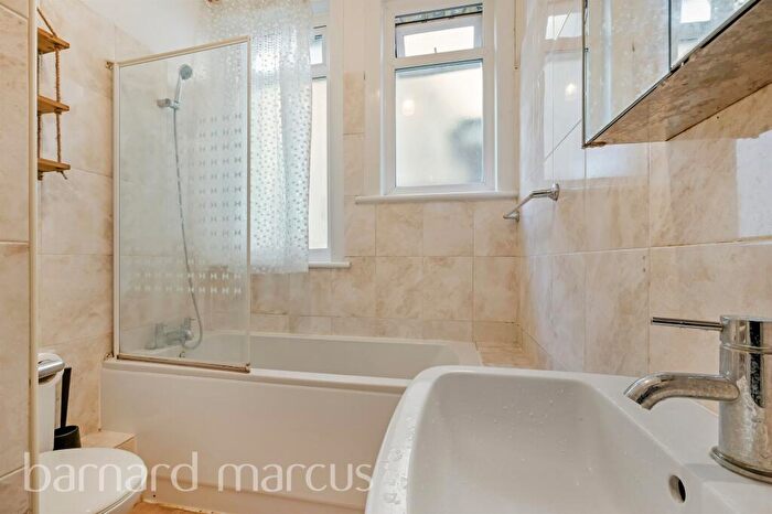 1 Bedroom Flat For Sale In Cedar Road, Sutton, SM2
