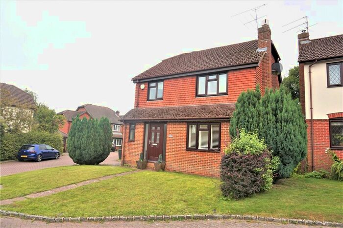 4 Bedroom Detached House To Rent In Myrtle Close, Lightwater, GU18