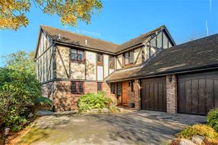 5 Bedroom Detached House To Rent In Farnleys Mead, Lymington, SO41