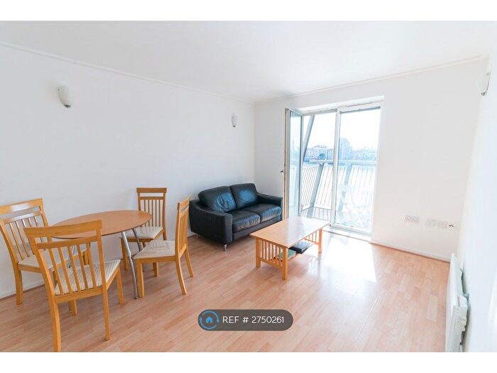 1 Bedroom Flat To Rent In Hutchings Street, London, E14