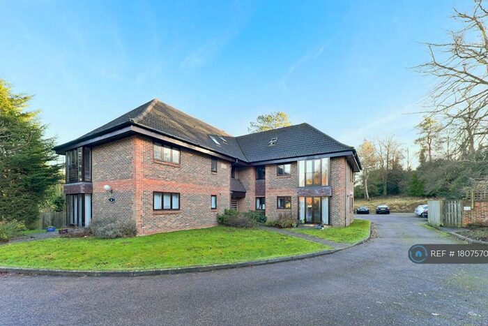 1 Bedroom Flat To Rent In Whyteleafe Hill, Whyteleafe, CR3