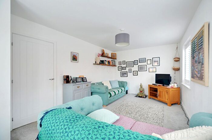 3 Bedroom Property For Sale In Picketts Close, Benson, Wallingford, OX10