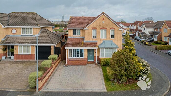 5 Bedroom Detached House For Sale In Iona Way, Wickford, SS12