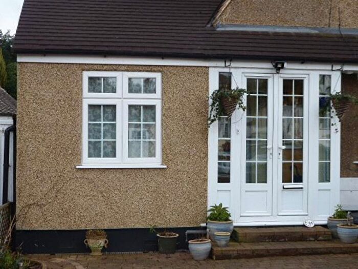 Apartment To Rent In Studio Lodging, EN5