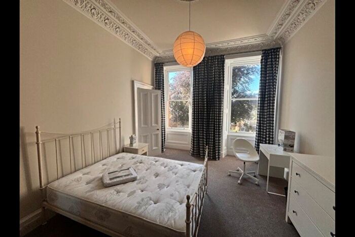 3 Bedroom Flat To Rent In Colinton Road, Colinton, Edinburgh, EH10