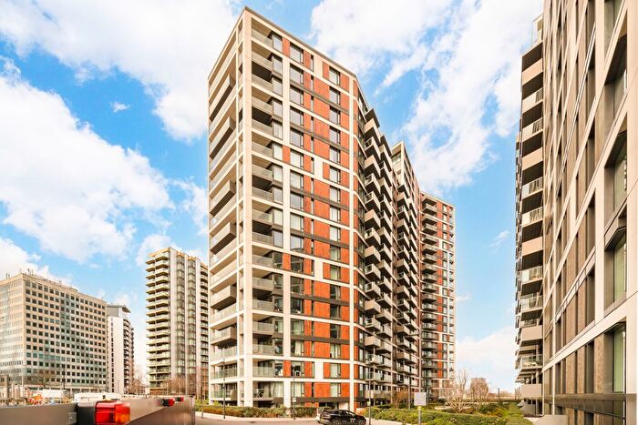 2 Bedroom Flat For Sale In Duke Of Wellington Avenue, Woolwich, London, SE18