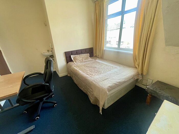 Studio To Rent In Manchester Road, Huddersfield, HD1