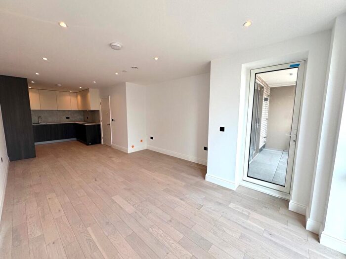 1 Bedroom Flat To Rent In High Road, Leyton, E10