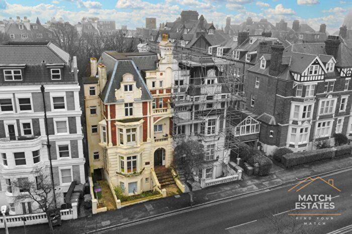 2 Bedroom Flat For Sale In Sandgate Road, Folkestone, CT20