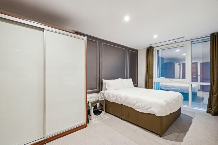 2 Bedroom Flat To Rent In Burnelli Building, Queenstown Road, SW11