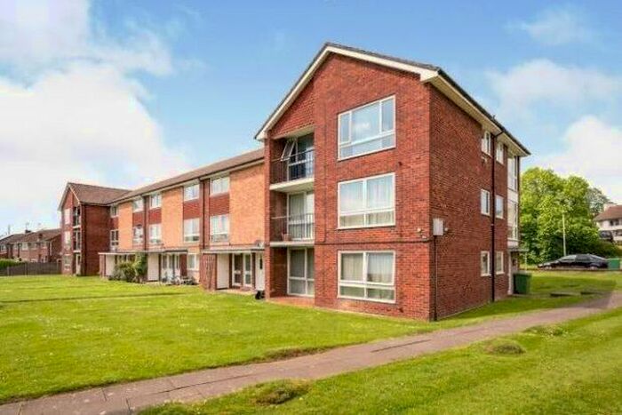 2 Bedroom Flat To Rent In Edgeworth, Cheltenham, GL51