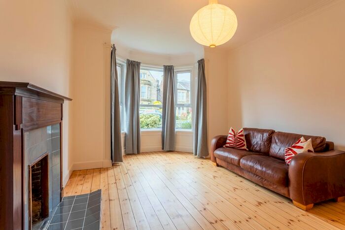 2 Bedroom Flat To Rent In Granton Road, Trinity, Edinburgh, EH5