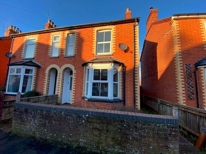 3 Bedroom End Of Terrace House To Rent In Clifton Road, Newbury, RG14