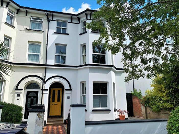 5 Bedroom Semi Detached House For Sale In Cambridge Road, Aldershot, Hampshire, GU11