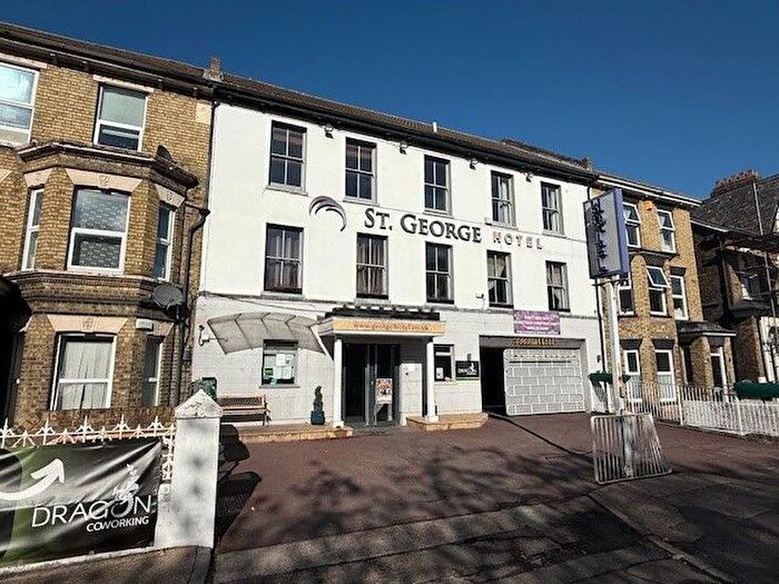 2 Bedroom Flat To Rent In New Road Avenue, Chatham, ME4