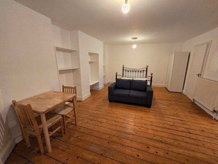 Studio To Rent In Hornsey Lane Gardens, London, N6