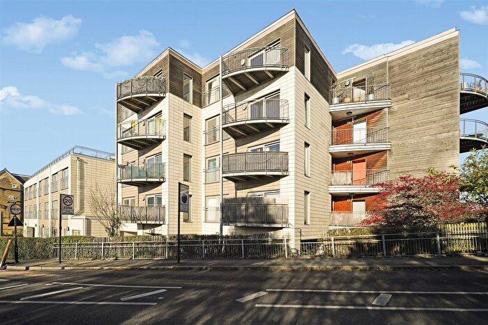 1 Bedroom Flat To Rent In Bridgepoint House, Sudbury Heights Avenue, Greenford, UB6