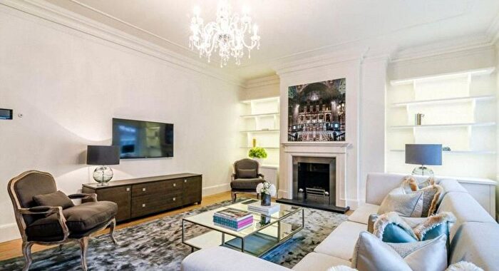 3 Bedroom Flat To Rent In Duke Street, Mayfair, W1K