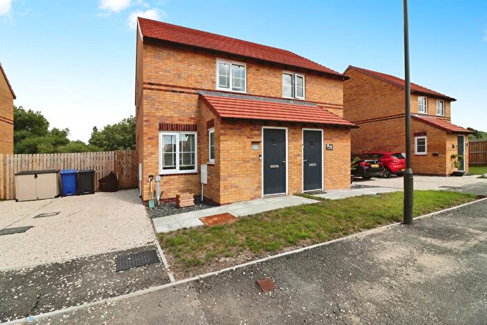 2 Bedroom Semi-Detached House For Sale In Swan Street, Poolsbrook, Chesterfield, S43