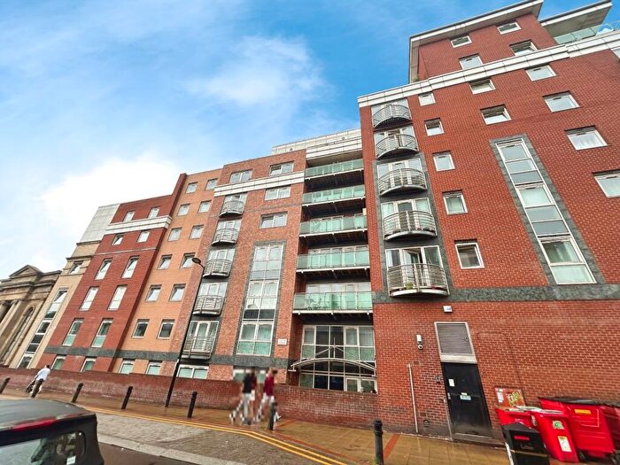 3 Bedroom Apartment To Rent In Westfield Terrace, Sheffield, South Yorkshire, S1