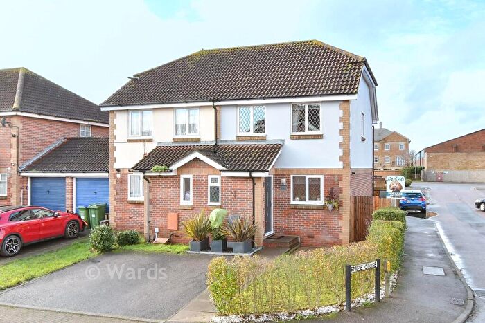 3 Bedroom Semi Detached House For Sale In Snipe Close, Erith, Kent, DA8