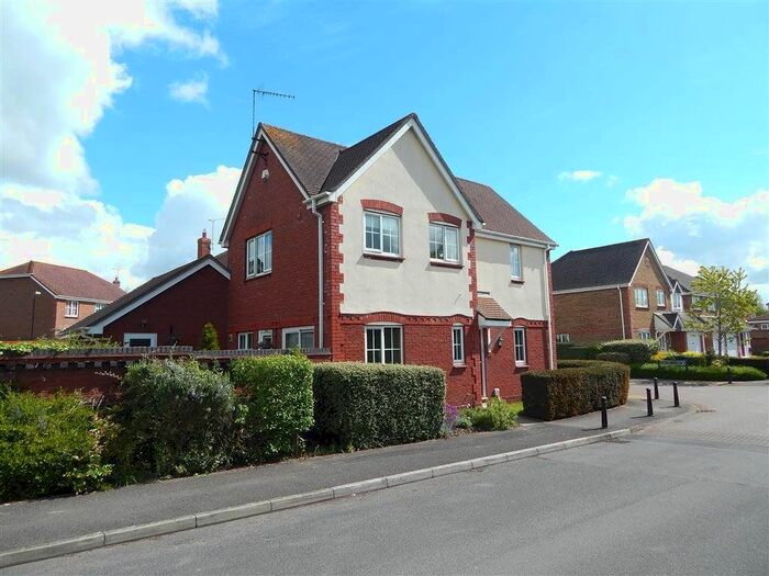 3 Bedroom Detached House To Rent In Hartley Way, Bishopdown Farm, Salisbury, SP1