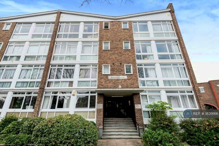 Studio To Rent In Dryden Court, London, SE11