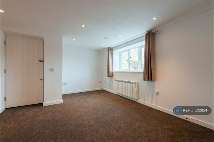 1 Bedroom Flat To Rent In Malling Road, Snodland, ME6
