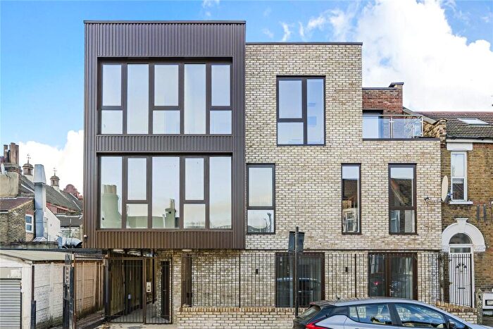 2 Bedroom Apartment For Sale In Michigan Avenue, London, E12