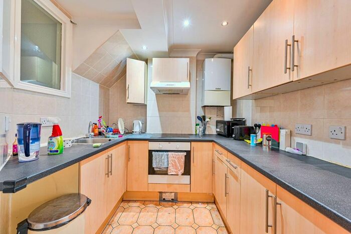 3 Bedroom Flat To Rent In Montana Road, Tooting Bec, London, SW17