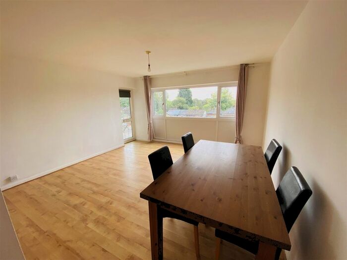 2 Bedroom Flat To Rent In Claire Court, High Road, Bushey Heath, Bushey, Hertfordshire, WD23