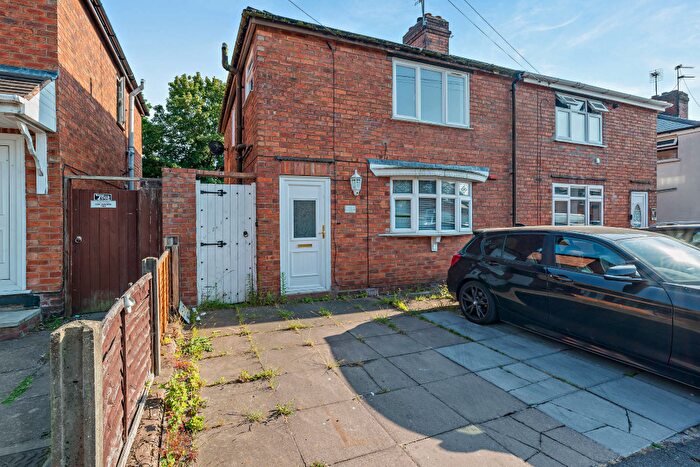 3 Bedroom Semi Detached House For Sale In Peach Avenue, Darlaston, WS10