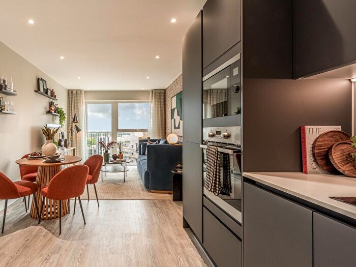 1 Bedroom Flat For Sale In Capital Interchange Way, Brentford, TW8