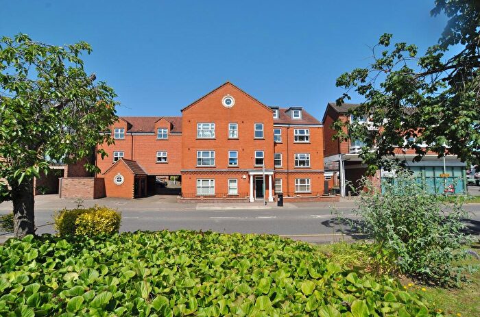 2 Bedroom Flat For Sale In Osier Court, Bancroft, Hitchin, SG5