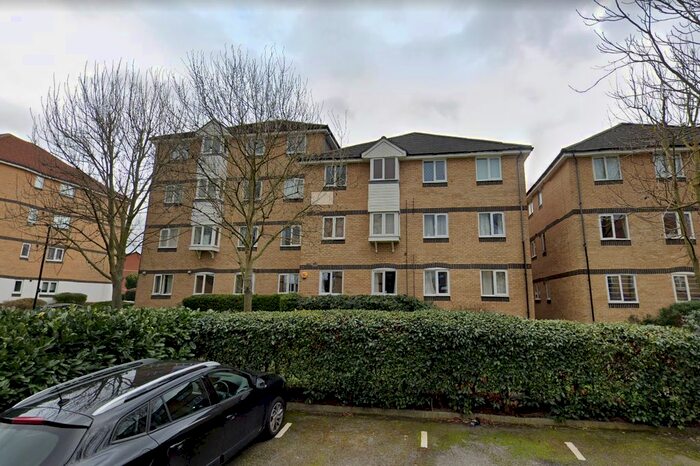 2 Bedroom Flat To Rent In Rossetti Road, London, SE16