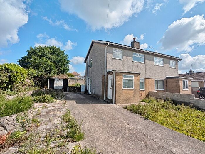 3 Bedroom Semi-Detached House For Sale In Green Meadow, Bridgend, CF32