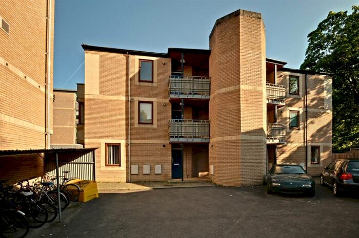 2 Bedroom Flat To Rent In Hertford College Graduate, OX1