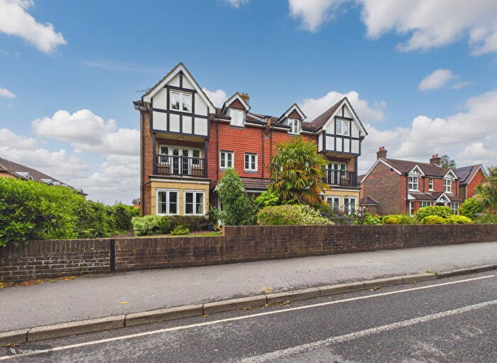 2 Bedroom Flat For Sale In Kings Place, Kings Road, Horsham, West Sussex., RH13