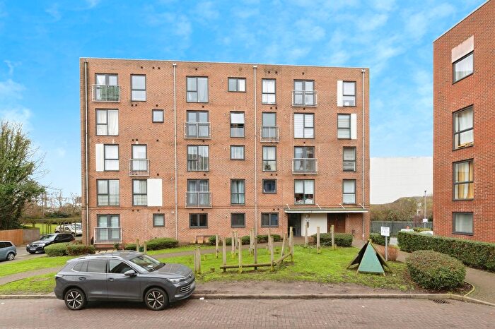 2 Bedroom Flat For Sale In Draper Close, Grays, Essex, RM20